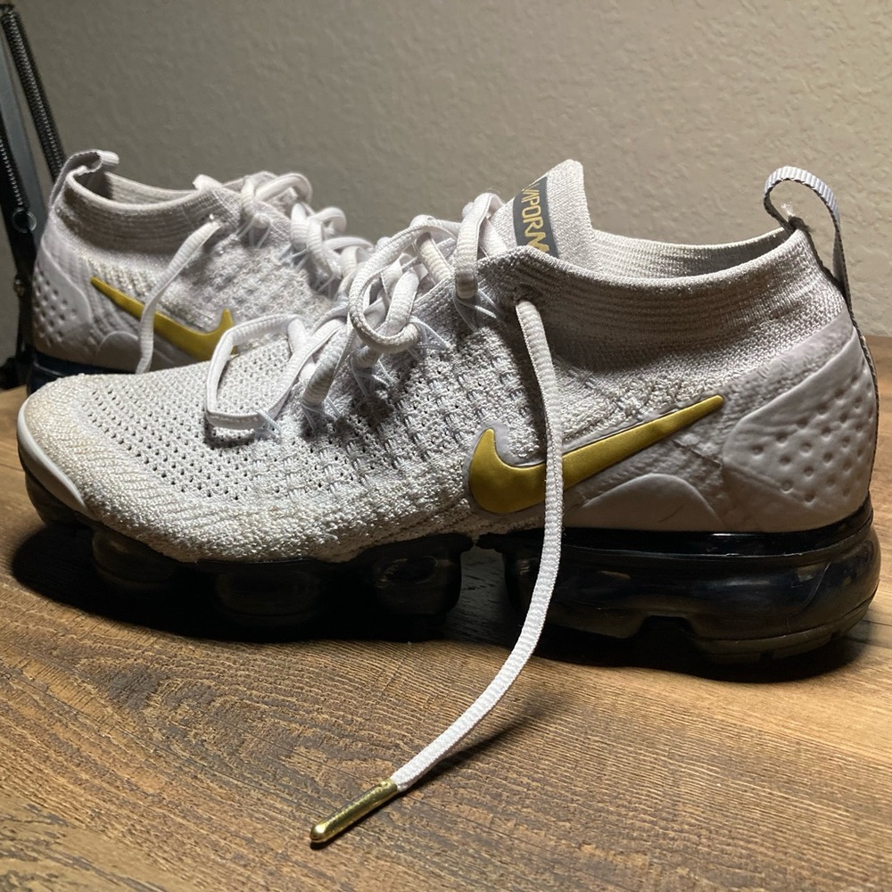 Women’s Nike Air VaporMax 2 Vast Grey metallic gold